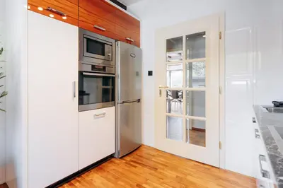 Kuchnia lub aneks kuchenny w obiekcie Komfortowy apartament w spokojnej dzielnicy
