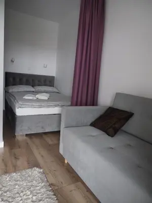 Łóżko lub łóżka w pokoju w obiekcie AURA Apartment
