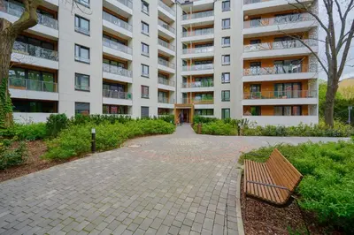 Ogród w obiekcie Lokum Vena Apartment with Terrace & Parking Wrocław by Noclegi Renters