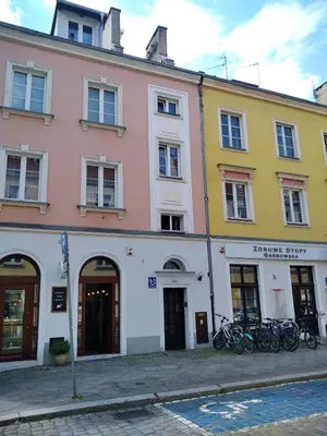 Budynek, w którym mieści się apartament
