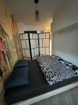 Łóżko lub łóżka w pokoju w obiekcie Przestronna i jasna kawalerka z balkonem