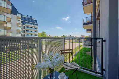 Balkon lub taras w obiekcie Comfy Apartment with Parking & Balcony by Noclegi Renters