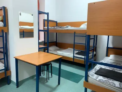Łóżko lub łóżka w pokoju w obiekcie Schronisko na Wyspie