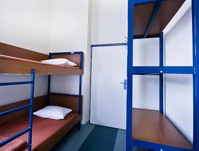 Łóżko lub łóżka piętrowe w pokoju w obiekcie Schronisko na Wyspie