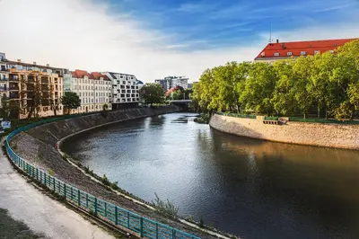 Widok na rzekę nieopodal tego apartamentu