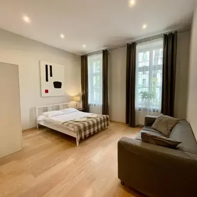 Boutique Apartments - Elegant 1906 Period (95m2)