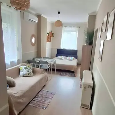 Night Host Trzebnicka 56 free parking