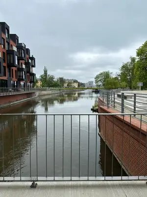 Widok na rzekę nieopodal tego apartamentu