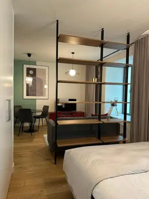 Łóżko lub łóżka w pokoju w obiekcie Cozy Apartment - Staromłyńska II Młyn Maria