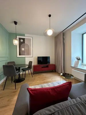 Telewizja i/lub zestaw kina domowego w obiekcie Cozy Apartment - Staromłyńska II Młyn Maria