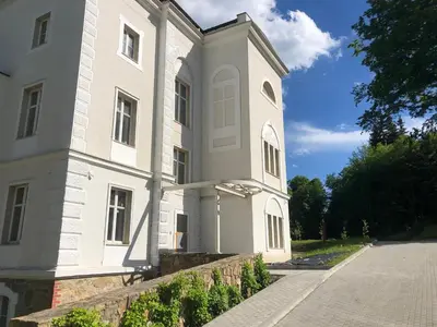 Budynek, w którym mieści się apartament