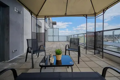 Balkon lub taras w obiekcie Stylish Kościuszki Apartaments near the Market Square with FREE GARAGE Wrocław by Noclegi Renters