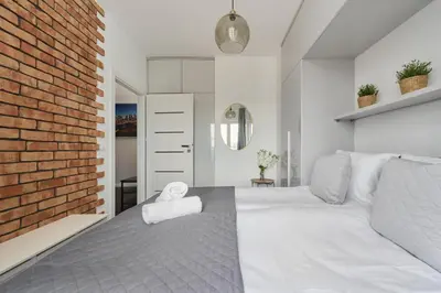 Łóżko lub łóżka w pokoju w obiekcie Stylish Kościuszki Apartaments near the Market Square with FREE GARAGE Wrocław by Noclegi Renters