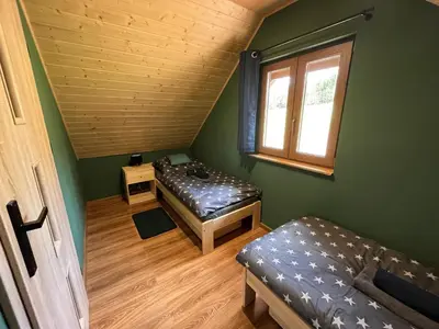 Łóżko lub łóżka w pokoju w obiekcie Domki w Bartnicy - Góry Sowie