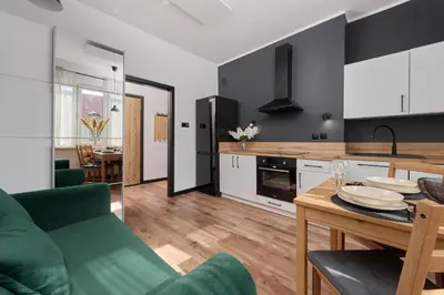 Kuchnia lub aneks kuchenny w obiekcie Norwida Apartment with Balcony Downtown Wrocław by Noclegi Renters