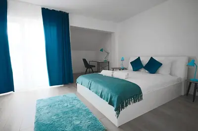 Łóżko lub łóżka w pokoju w obiekcie Reymonta 22 Apartamenty