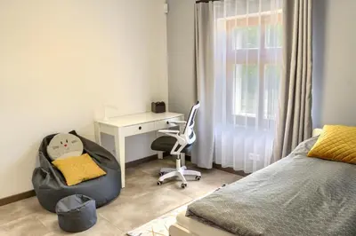 Łóżko lub łóżka w pokoju w obiekcie Gray Wings Home