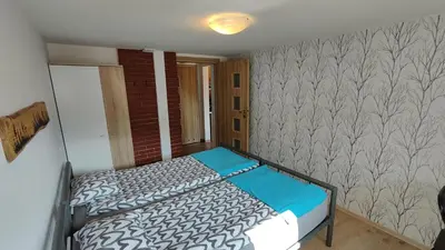Łóżko lub łóżka w pokoju w obiekcie Apartamenty Kletno