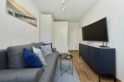 Telewizja i/lub zestaw kina domowego w obiekcie Beautiful & Bright Studio Krynicka for 3 Guests by Noclegi Renters