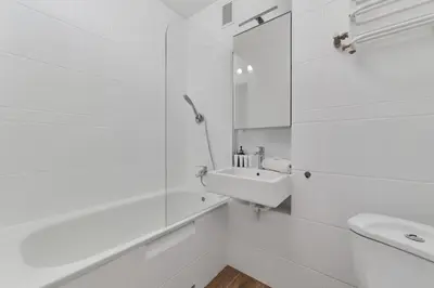 Łazienka w obiekcie Beautiful & Bright Studio Krynicka for 3 Guests by Noclegi Renters