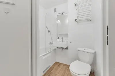 Łazienka w obiekcie Beautiful & Bright Studio Krynicka for 3 Guests by Noclegi Renters