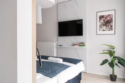 Telewizja i/lub zestaw kina domowego w obiekcie RentPlanet - Atal City Square