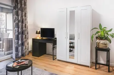 Telewizja i/lub zestaw kina domowego w obiekcie Komfort z balkonem w centrum