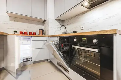 Kuchnia lub aneks kuchenny w obiekcie Komfort z balkonem w centrum