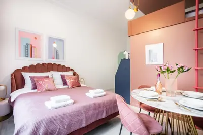 Łóżko lub łóżka w pokoju w obiekcie Elegant Studio Old Town Parking by #Hoomvi