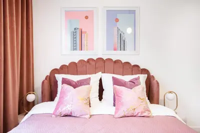 Łóżko lub łóżka w pokoju w obiekcie Elegant Studio Old Town Parking by #Hoomvi
