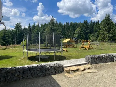 Plac zabaw dla dzieci w obiekcie Polana Modraszek
