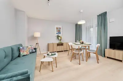 Telewizja i/lub zestaw kina domowego w obiekcie Central SouthStar Apartments - Gwiaździsta - FREE PARKING by Noclegi Renters