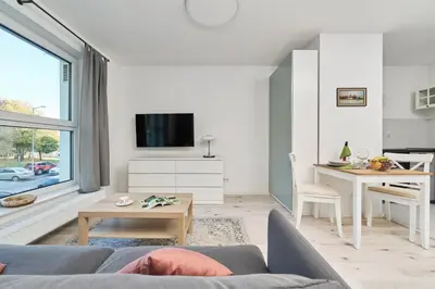 Telewizja i/lub zestaw kina domowego w obiekcie Central SouthStar Apartments - Gwiaździsta - FREE PARKING by Noclegi Renters