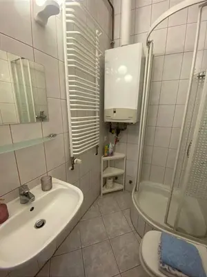 Łazienka w obiekcie Pokoje W Pięknej Kamienicy W Centrum W Głogówku
