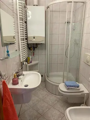 Łazienka w obiekcie Pokoje W Pięknej Kamienicy W Centrum W Głogówku