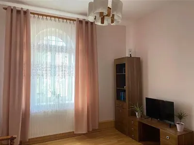 Telewizja i/lub zestaw kina domowego w obiekcie Pokoje W Pięknej Kamienicy W Centrum W Głogówku