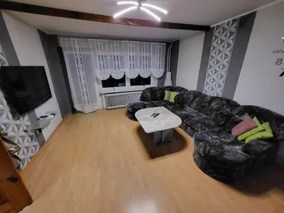 Telewizja i/lub zestaw kina domowego w obiekcie Ferienhaus am Waldrand in der Nähe eines Badesees