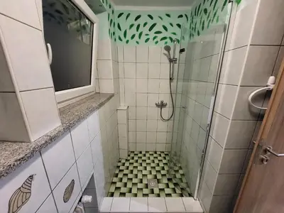 Łazienka w obiekcie Ferienhaus am Waldrand in der Nähe eines Badesees