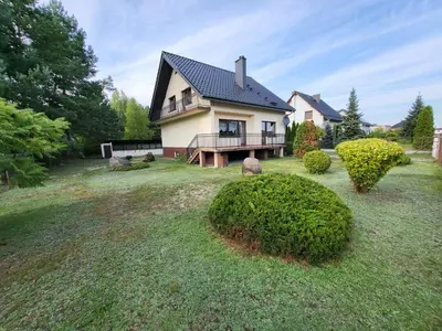 Ogród w obiekcie Ferienhaus am Waldrand in der Nähe eines Badesees
