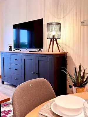 Telewizja i/lub zestaw kina domowego w obiekcie Apartament 25 Rowery, Spacery w Dolinie Baryczy - 5D Apartamenty