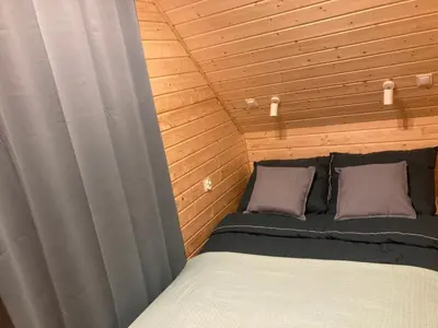 Łóżko lub łóżka w pokoju w obiekcie Domek nad rzeką