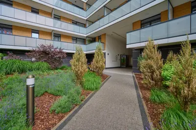 Ogród w obiekcie Modern Studio with Balcony for 4 Guests in Wrocław by Noclegi Renters
