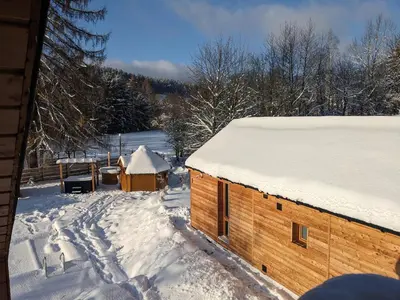 Obiekt Modrzewiowe Zacisze zimą