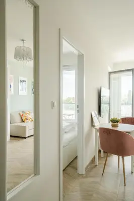 Łóżko lub łóżka w pokoju w obiekcie RentPlanet - Apartamenty Zajezdnia