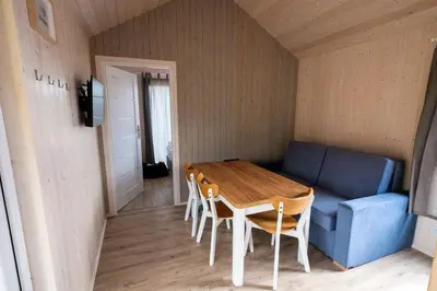 Część wypoczynkowa w obiekcie Kwiatkowo - całoroczny kompleks z baliami i letnią plażą