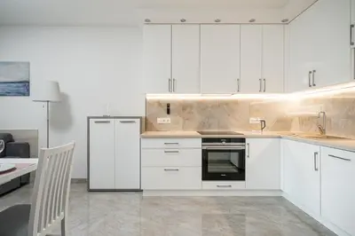 Kuchnia lub aneks kuchenny w obiekcie RentPlanet - Apartamenty Księcia Witolda