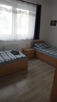 Łóżko lub łóżka w pokoju w obiekcie Hostel Wiśniowa 55