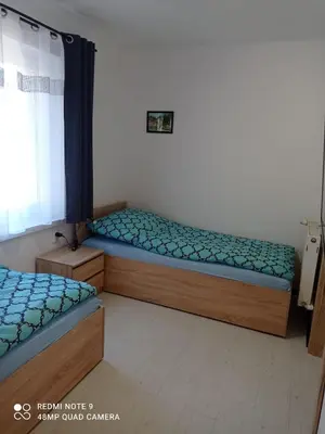 Łóżko lub łóżka w pokoju w obiekcie Hostel Wiśniowa 55