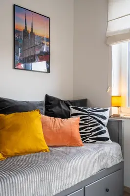 Łóżko lub łóżka w pokoju w obiekcie RentPlanet - Apartamenty Dyrekcyjna