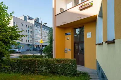 Budynek, w którym mieści się apartament